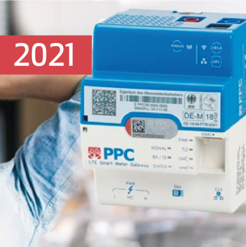 Nahaufnahme eines blau-weißen Smart Meter Gateways – Meilenstein 2021: Gründung der MONTANA Digital Services für den Messstellenbetrieb