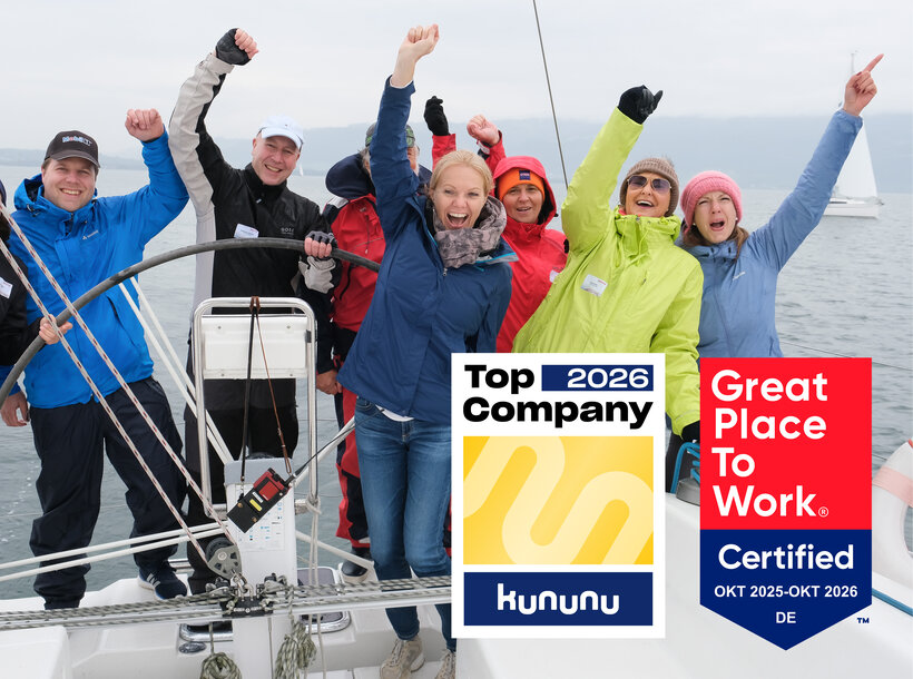 Jubelndes MONTANA Team bei einem Segelausflug – Ausgezeichnet als Great Place to Work und kununu Top Company 2026 für exzellente Unternehmenskultur