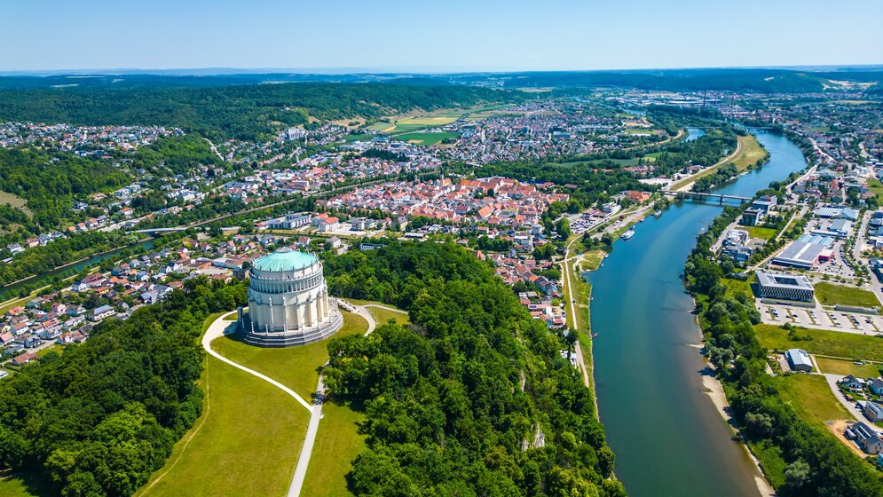 Luftaufnahme von Kelheim mit der Befreiungshalle – MONTANA Premium-Heizöl Lieferung in Kelheim