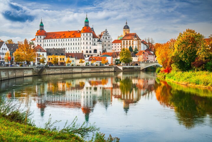 Das historische Residenzschloss am Flussufer – MONTANA Heizöl Lieferung in Neuburg und Eichstätt