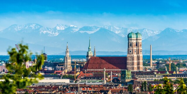 Sonniges Stadtpanorama München – Ihr Energieversorger MONTANA für Strom und Gas vor Ort