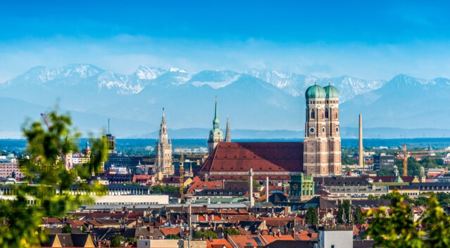 Sonniges Stadtpanorama München – Ihr Energieversorger MONTANA für Strom und Gas vor Ort