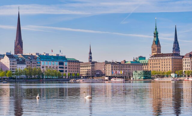 Maritime Stadtansicht Hamburg – Zuverlässige Energie von MONTANA für die Hansestadt