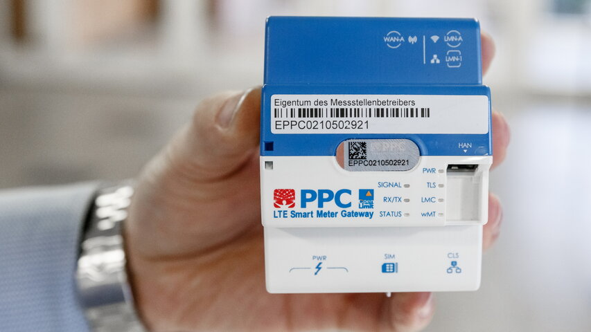 Nahaufnahme eines Smart Meter Gateways – die Kommunikationseinheit für intelligente Zähler und digitale Verbrauchserfassung