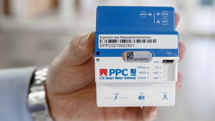 Nahaufnahme eines Smart Meter Gateways – die Kommunikationseinheit für intelligente Zähler und digitale Verbrauchserfassung