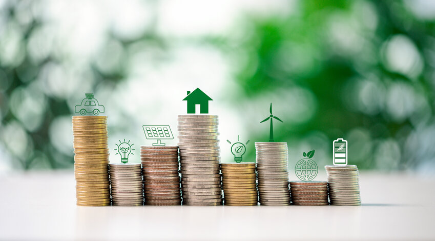 Münzstapel in unterschiedlichen Höhen mit Symbolen für Wohnen, Mobilität und Energie – Informationen zur CO2-Bepreisung