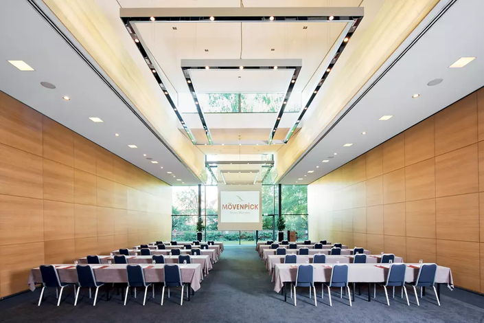 lick in den modernen Konferenzsaal im Mövenpick Hotel Münster – MONTANA bei der Münsteraner Verwalterkonferenz für die Immobilienwirtschaft