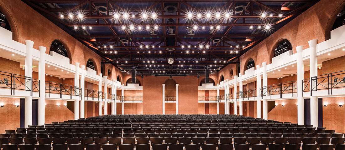 Festlich beleuchteter großer Saal im CongressForum Frankenthal – Veranstaltungsort des Verwalterforums für die Wohnungswirtschaft