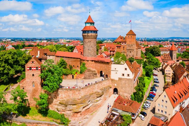 Panoramaaufnahme der historischen Kaiserburg in Nürnberg – Wahrzeichen und Kulisse für den Nürnberger Verwaltertag der Immobilienwirtschaft