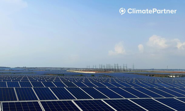 Großer Solarpark in Madhya Pradesh – das MONTANA Klimaschutzprojekt 2025 in Kooperation mit ClimatePartner