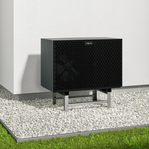 Eine moderne Viessmann Wärmepumpe vor einer Hauswand – Symbolbild zur Neuregelung der verbrauchsabhängigen Heizkostenabrechnung für Wärmepumpen