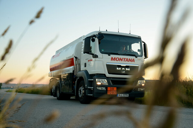 Ein MONTANA Tankwagen bei der zuverlässigen Heizöl-Lieferung