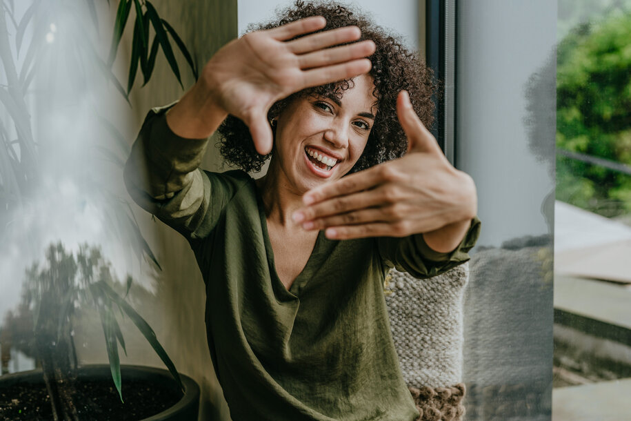 Unternehmerin fokussiert sich auf die maßgeschneiderten Gewerbestrom-Angebote von MONTANA